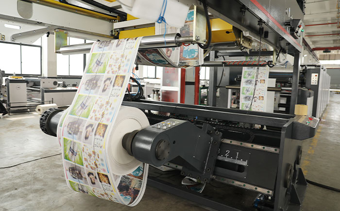 Industrial flexo printing machine for self-adhesive label production
